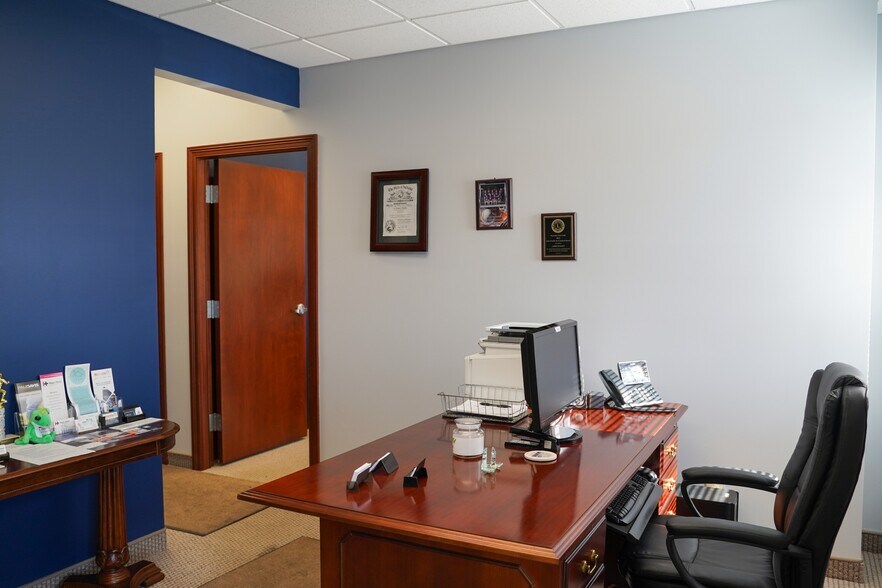 More Photos Of 340 Northpoint Ave, Huntington Office For Sale