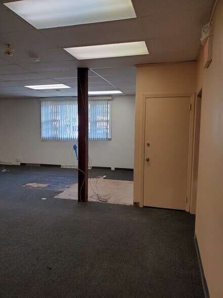 More Photos Of 563-565 High Mountain Rd, North Haledon Bank For Lease