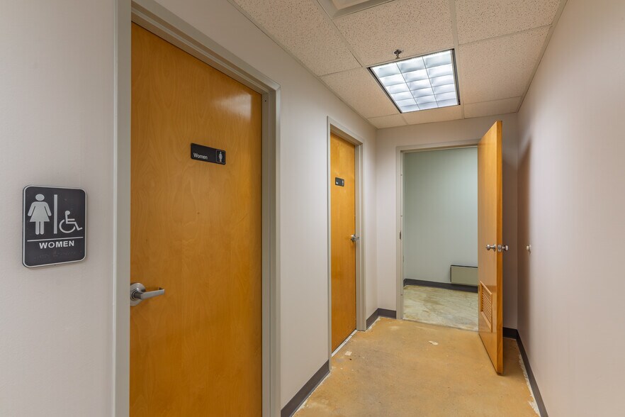 More Photos Of 1850 N Gravers Rd, Plymouth Meeting Distribution For Lease