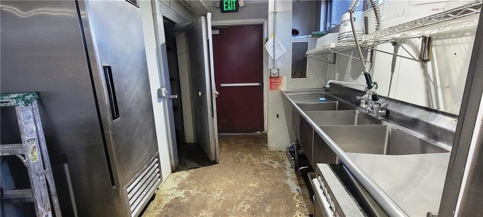 More Photos Of 13 Horseshoe Lake Rd, Kauneonga Lake Restaurant For Sale