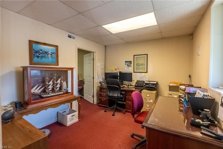 More Photos Of 7002 George Washington Memoria Hwy, Gloucester Office For Sale