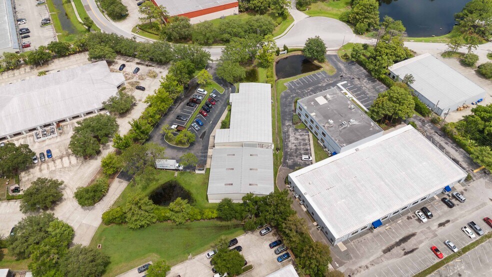 More Photos Of 1076 Florida Central Pky, Longwood Warehouse For Lease