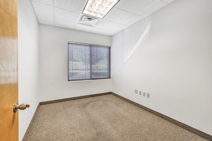 More Photos Of 1449 Old Waterbury Rd, Southbury Office For Sale