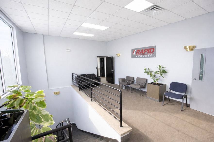 More Photos Of 205 E 1st Ave, Roselle Warehouse For Lease