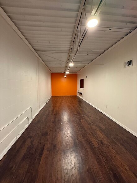 More Photos Of 1717 W Kennedy Blvd, Tampa Warehouse For Sale