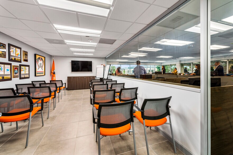 More Photos Of 3104 Edloe St, Houston Office For Sale