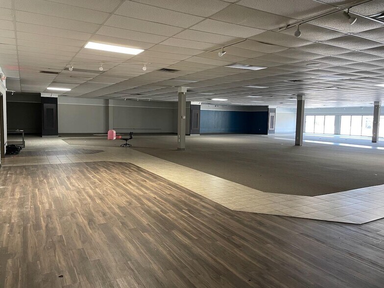 More Photos Of 160 Hampton St, McDonough Freestanding For Sale