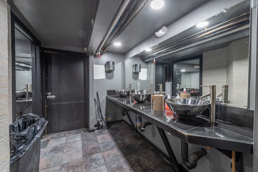 More Photos Of 112 Chestnut St, Philadelphia Storefront Retail Residential For Sale