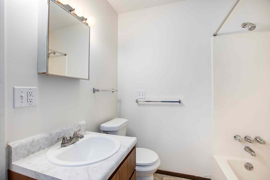 More Photos Of 3930-3950 N Cherry St, Kansas City Apartments For Sale