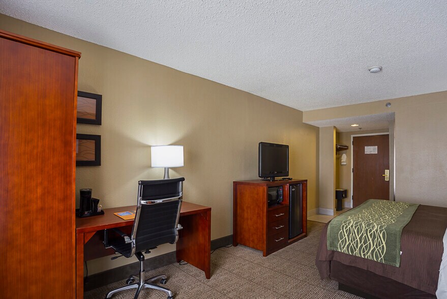 More Photos Of 4924 Constitution Ave, Baton Rouge Hotel For Sale