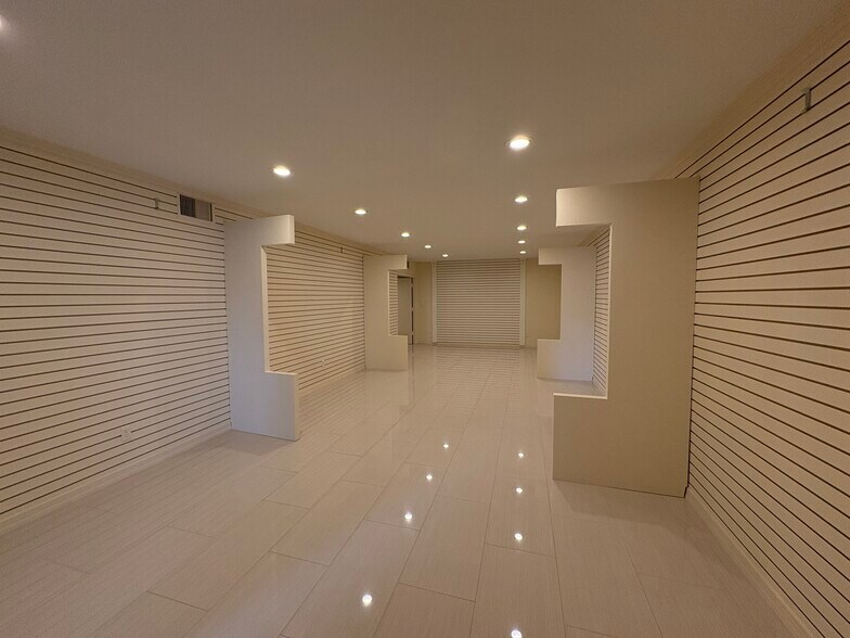 More Photos Of 5750 Swift Rd, Sarasota Freestanding For Lease