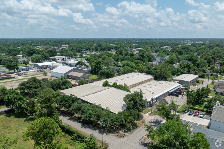 More Photos Of 6501 Goforth St, Houston Warehouse For Lease