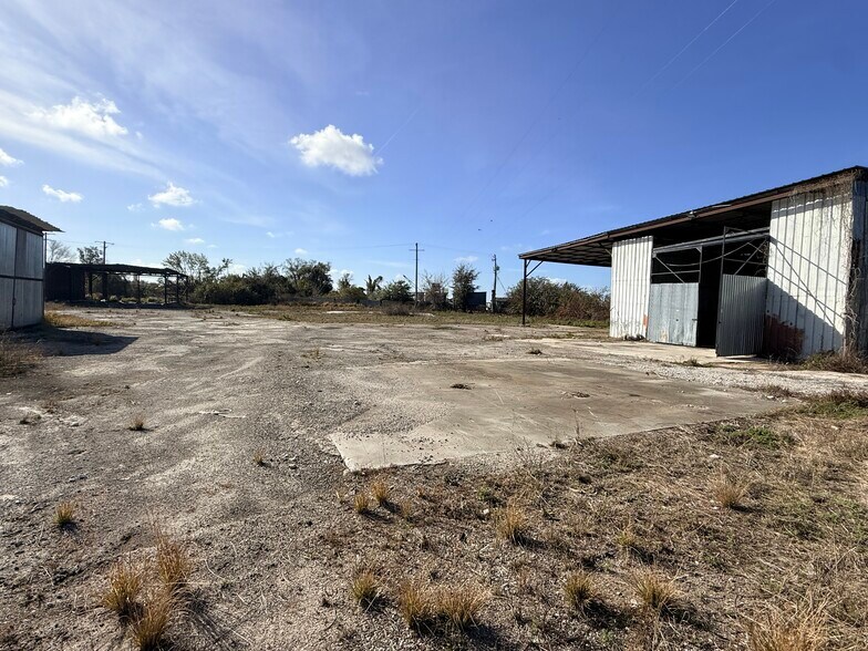 More Photos Of 4403 Business Ln, Plant City Land For Lease