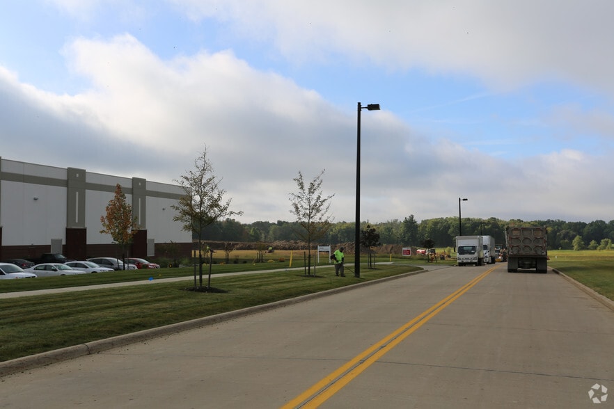 More Photos Of 42500 Victory Pky, Glenwillow Manufacturing For Lease