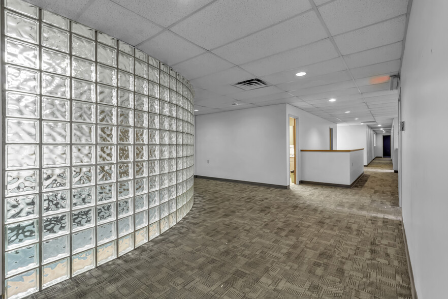 More Photos Of 7290 Nash Rd, North Tonawanda Showroom For Sale