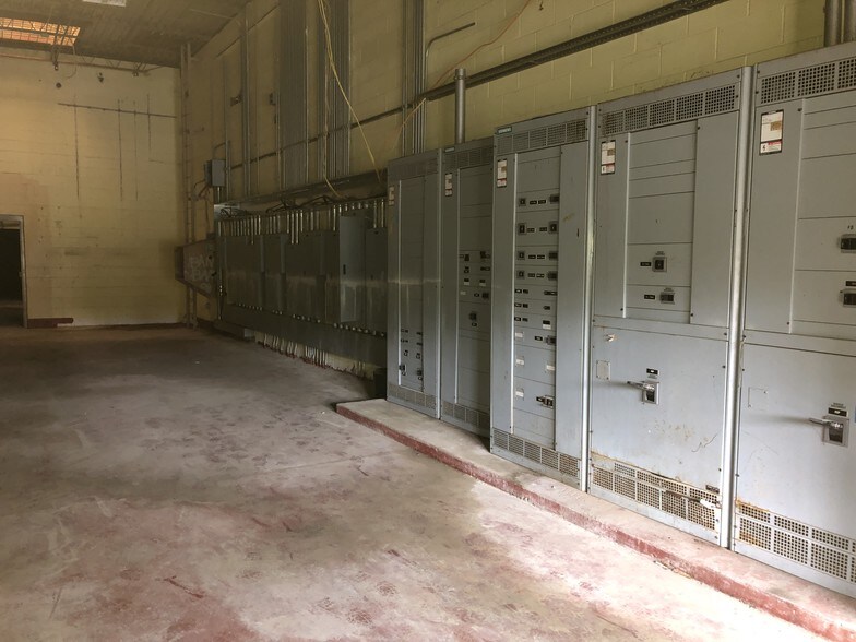 More Photos Of 9105 Hickory Flat Hwy, Woodstock Unknown For Lease