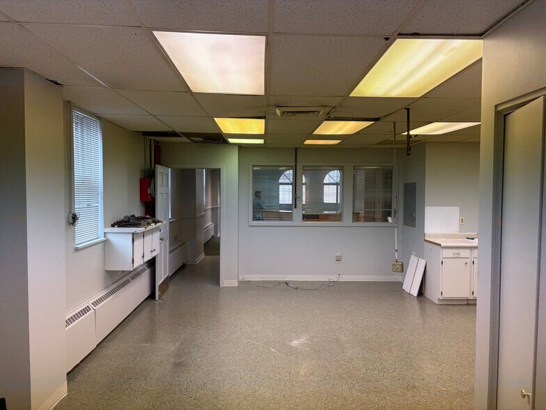 More Photos Of 323 W Superior St, Duluth Storefront Retail Office For Sale