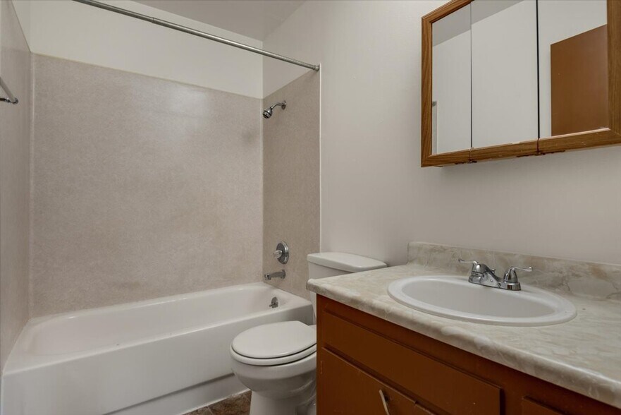 More Photos Of 2231-2233 Grant St, Berkeley Apartments For Sale