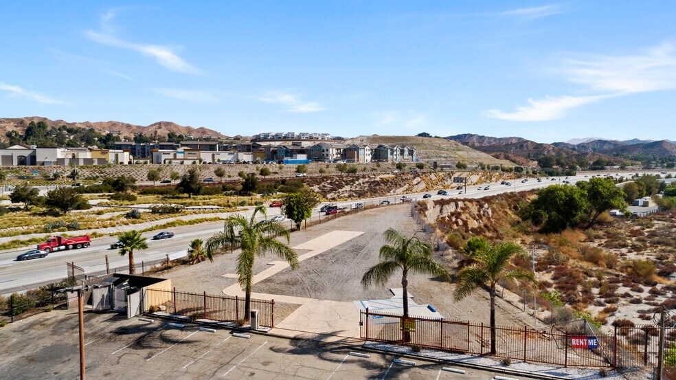 More Photos Of 16441 Delone St, Santa Clarita Land For Lease