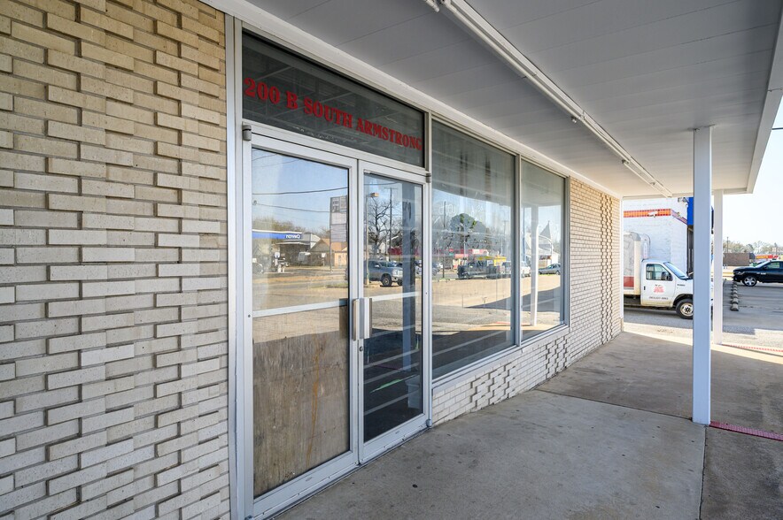 More Photos Of 200 S Armstrong Ave, Denison Storefront For Sale