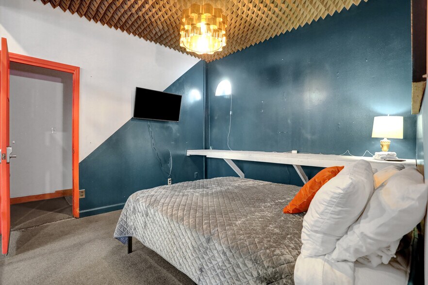 More Photos Of 2258 Young Ave, Memphis Loft Creative Space For Sale