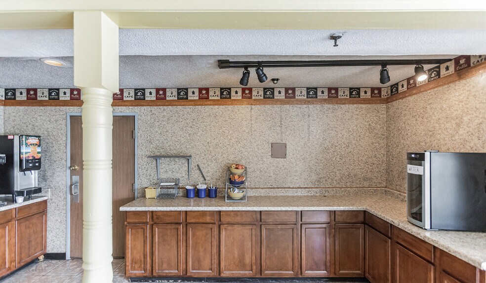 More Photos Of 912 US Highway 65/82 South, Lake Village Hotel For Sale