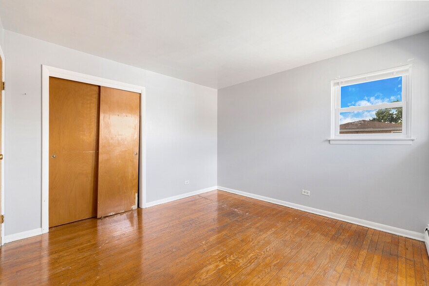 More Photos Of 3631 147th St, Midlothian Apartments For Sale