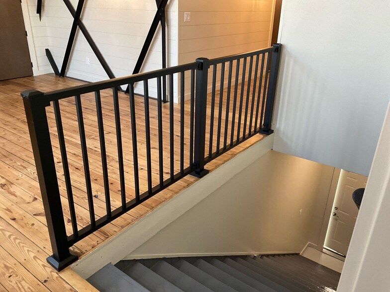More Photos Of 112 1st St, Perrysville Flex For Lease