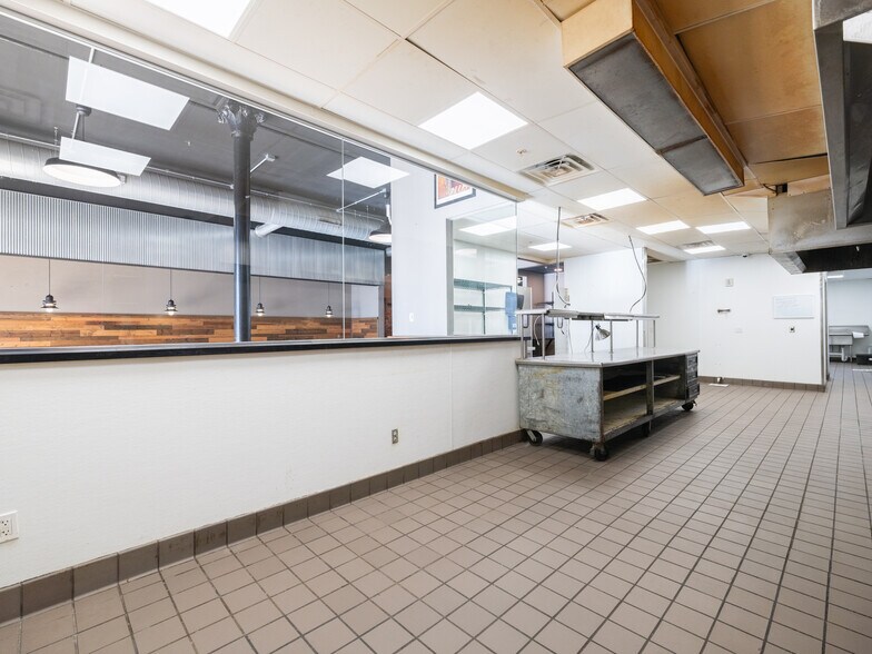 More Photos Of 353 Court St, Pekin Storefront Retail Residential For Sale
