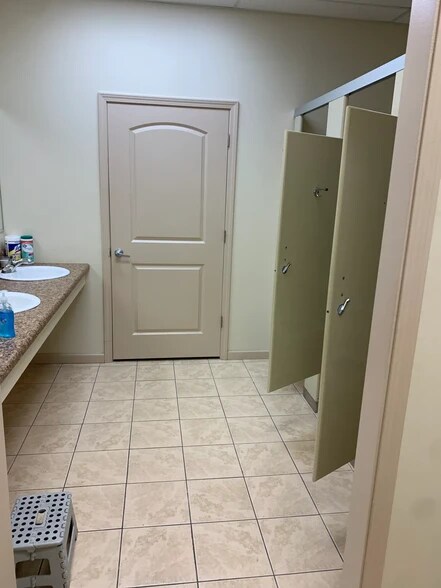 More Photos Of 6161 Montridge, Memphis Religious Facility For Sale