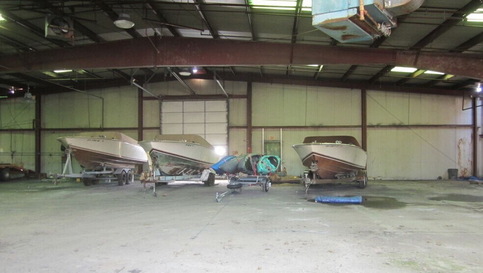 More Photos Of 215 Maple St, Port Clinton Warehouse For Lease
