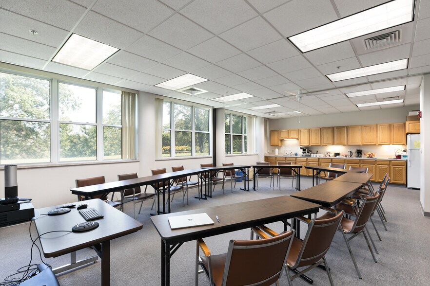 More Photos Of 320 E Ripa Ave, Lemay Schools For Sale
