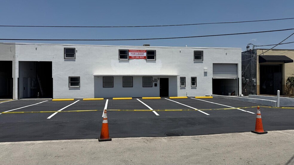 Primary Photo Of 1705-1707 W 32nd Pl, Hialeah Warehouse For Lease