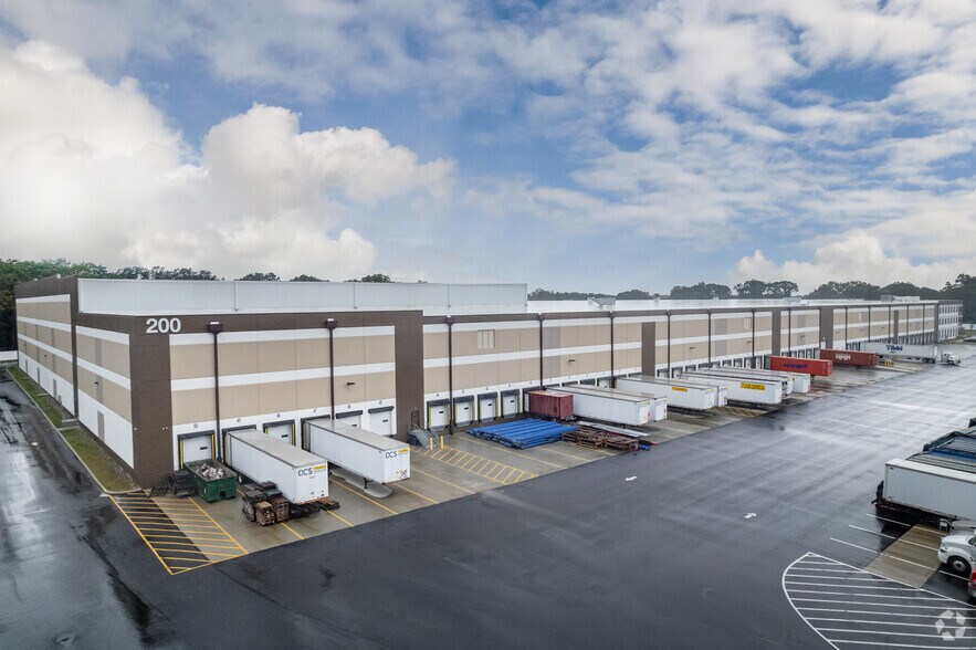 More Photos Of 200 S Pemberton Rd, Pemberton Distribution For Lease