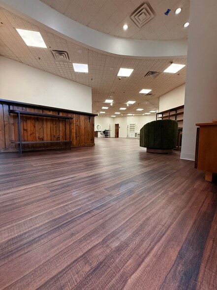 More Photos Of 451-465 Canyon del Rey Blvd, Del Rey Oaks Unknown For Lease