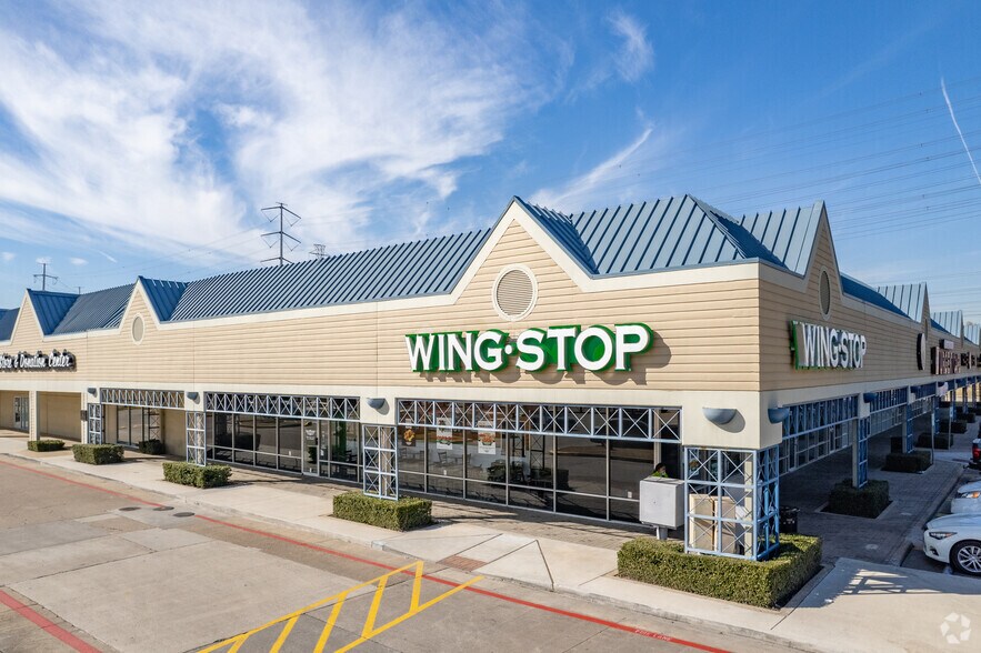 More Photos Of 11410-11430 East Fwy, Houston General Retail For Lease