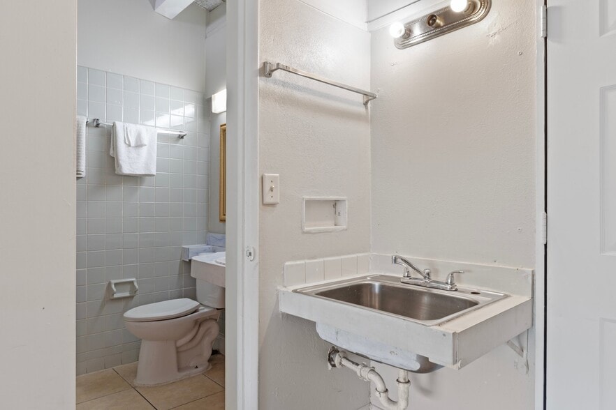 More Photos Of 5565 E Silver Springs Blvd, Silver Springs Hotel For Sale