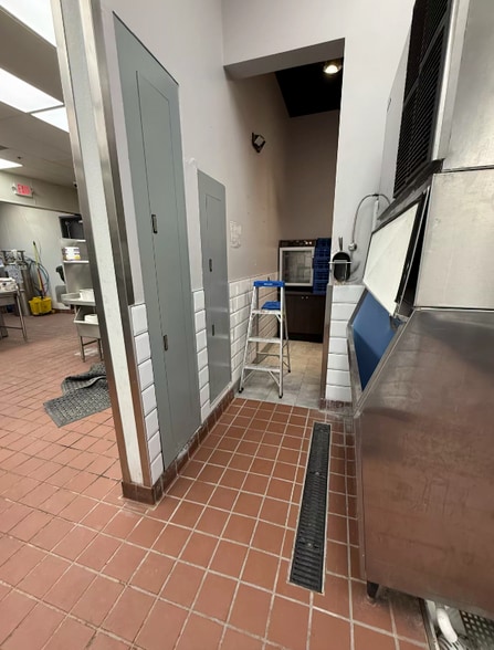 More Photos Of 340 Vin Rambla, El Paso Restaurant For Lease