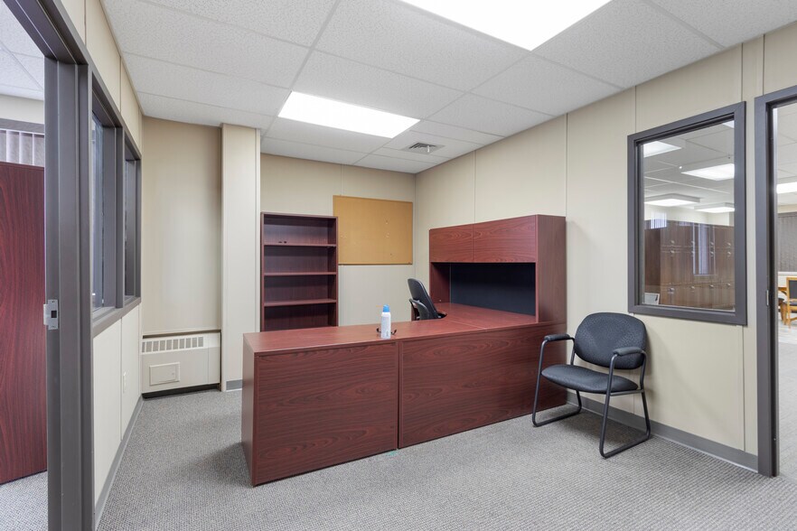 More Photos Of 5516 Industrial Rd, Rocky Rapids Office For Lease