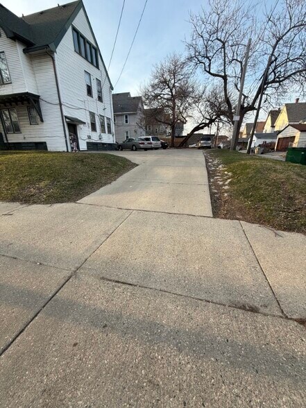 More Photos Of 924 S 19th St, Milwaukee Apartments For Sale