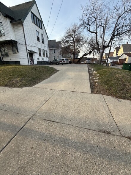 More Photos Of 924 S 19th St, Milwaukee Apartments For Sale