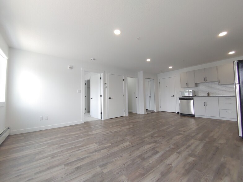 More Photos Of 10882 98 St NW, Edmonton Apartments For Sale