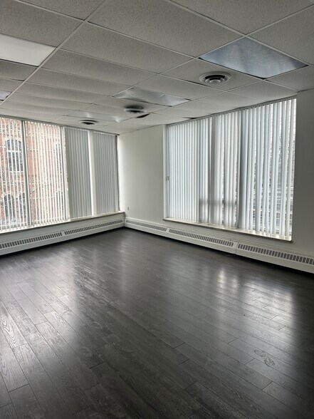 More Photos Of 394-400 Pacific Ave, Toronto Storefront Retail Office For Lease