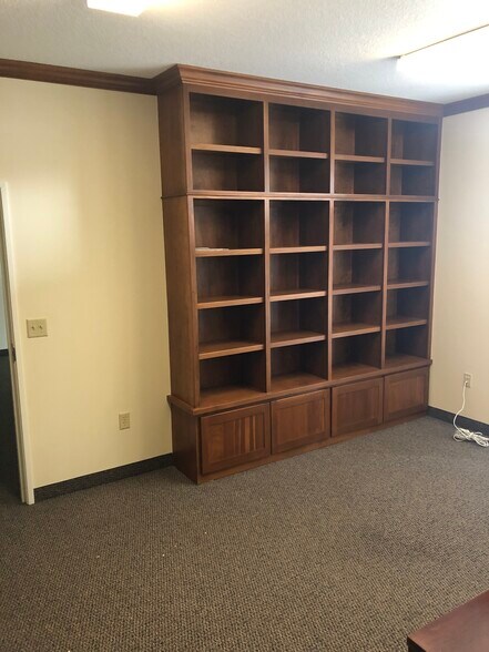 More Photos Of 23 Forry St, Newark Office Residential For Lease