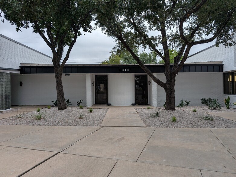 More Photos Of 1315 Sam Bass Cir, Round Rock Office For Lease
