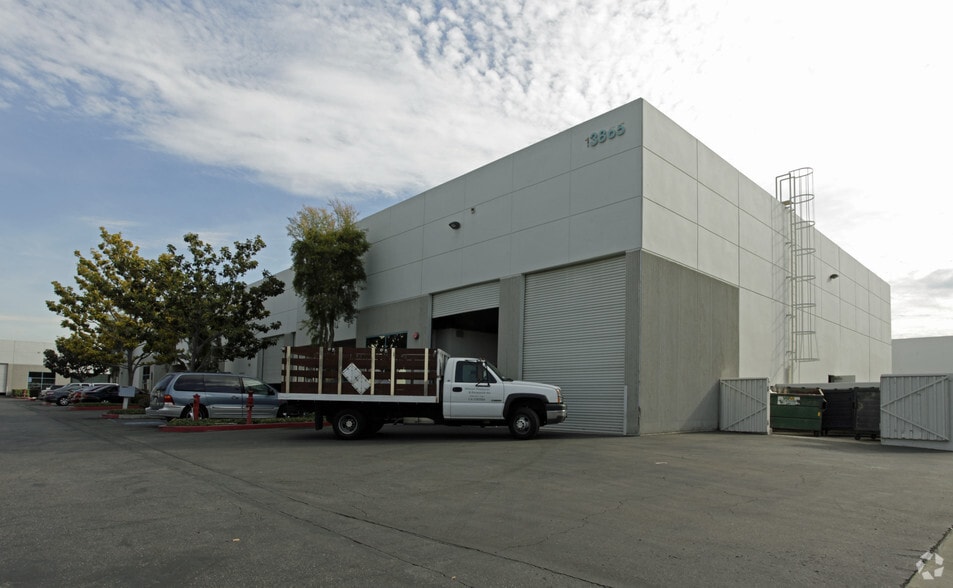 Primary Photo Of 13865 Magnolia Ave, Chino Warehouse For Lease
