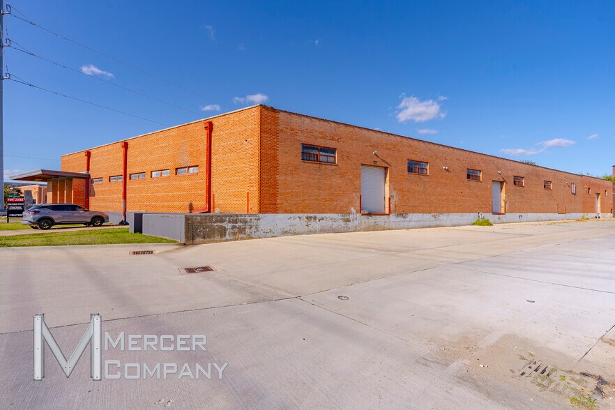 More Photos Of 100 Oak Lawn Ave, Dallas Distribution For Lease