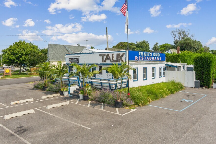 More Photos Of 63 S Euclid Ave, Montauk Restaurant For Sale