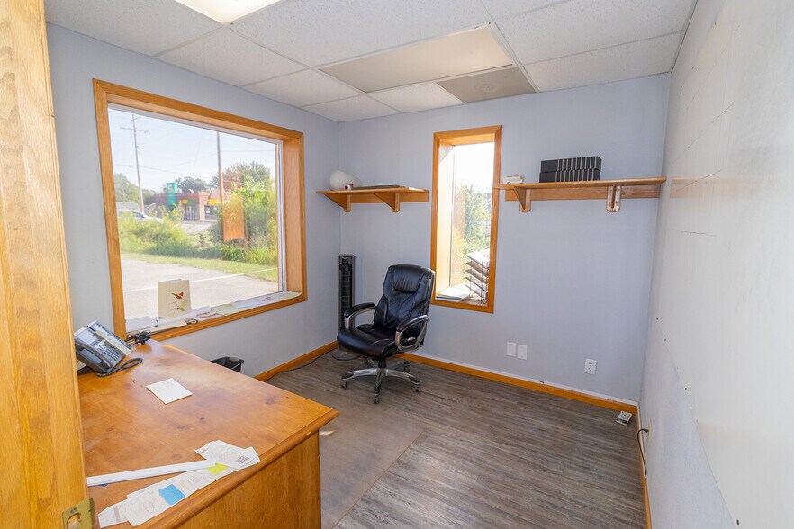 More Photos Of 1919 W Central Ave, El Dorado Warehouse For Lease