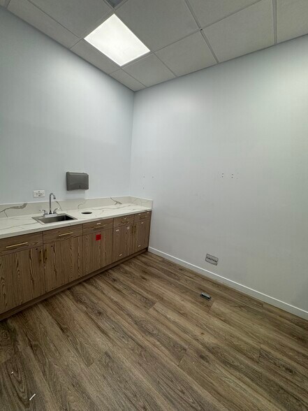 More Photos Of 7911-7927 Garden Grove Blvd, Garden Grove General Retail For Lease